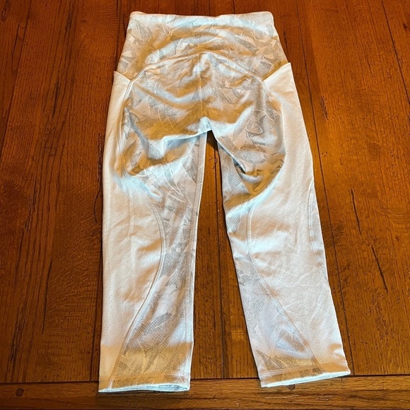 Lululemon Breezy Dot Crop 19 inch Jasmine White - Picture 7 of 8